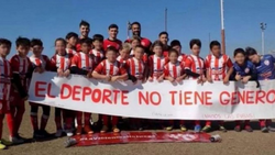 Le sacaron los puntos por incluir a una nena en su equipo