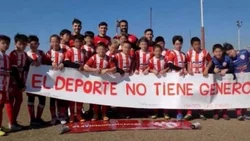 Le sacaron los puntos por incluir a una nena en su equipo