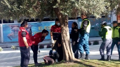 Pleno centro: asistieron a un hombre que quiso autolesionarse