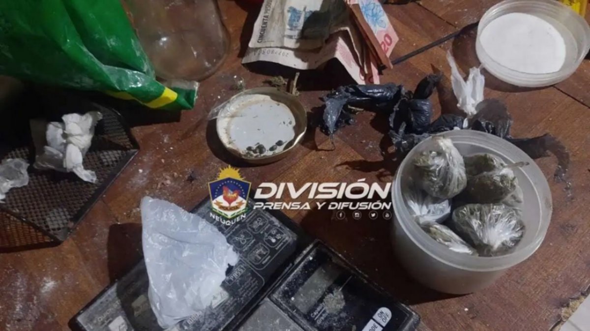 Tres detenidos por intimidar a una mujer con un arma