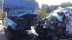 Choque fatal: cuatro muertos y un herido grave