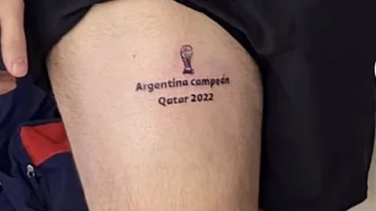 Se tatuó “Argentina Campeón 2022" y despertó la furia de internet