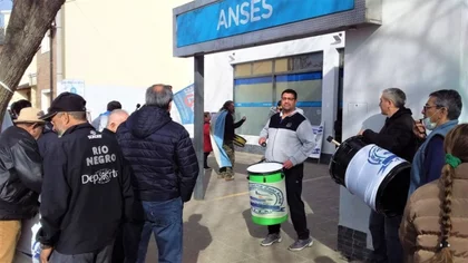 Retirados policiales reclamaron en ANSES