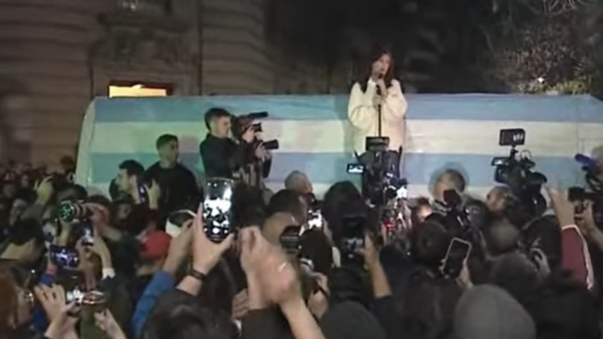 Cristina cargó contra la oposición y pidió “volver a casa”
