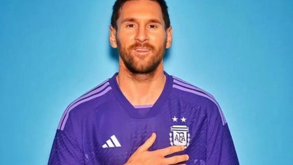 Nueva camiseta, violeta e inspirada en la igualdad de género