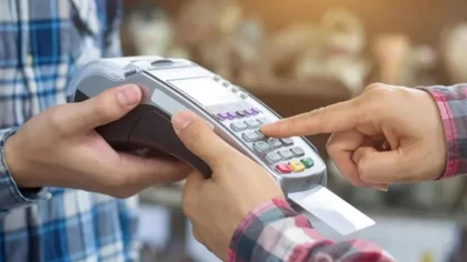 Gran debate: las tarjetas se miran, pero no se tocan