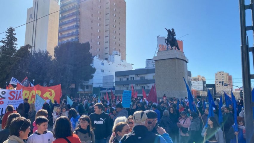 Cientos de militantes se movilizaron en Neuquén en apoyo a Cristina