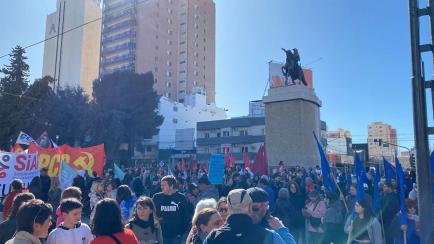 Cientos de militantes se movilizaron en Neuquén en apoyo a Cristina