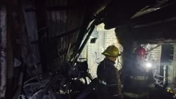 Voraz incendio en Sapere: una familia de 10 integrantes se quedó con lo puesto