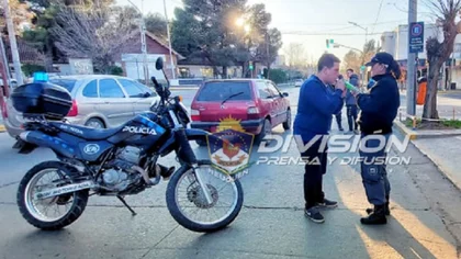Borracho manejaba en zig zag por pleno centro neuquino