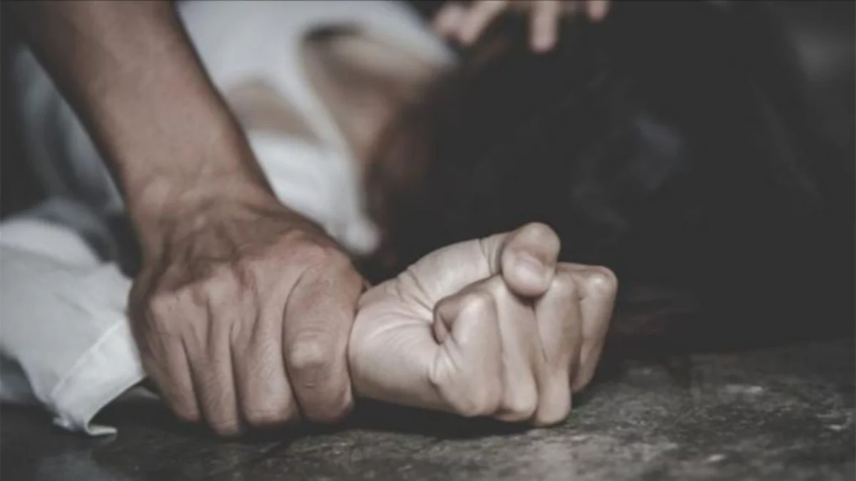 Fue violada mientras tenía relaciones, pero lo sobreseyeron
