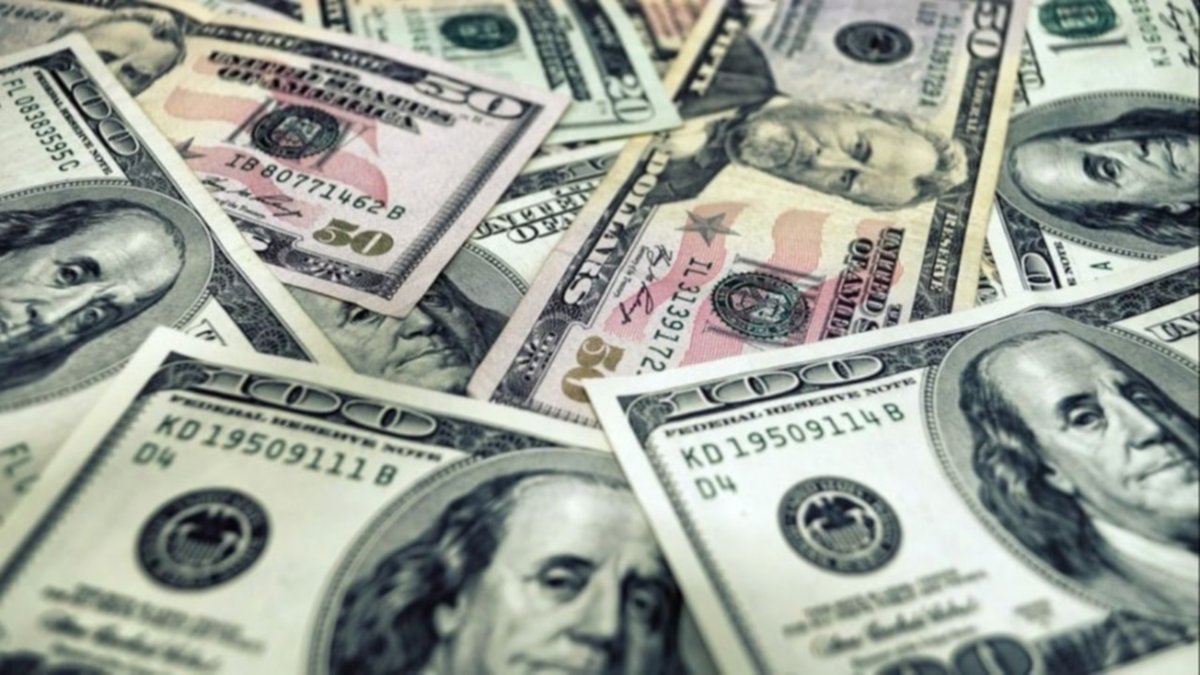 La suba del dólar tropezó con Sergio Massa