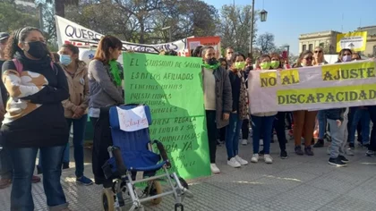 Sigue la protesta de prestadores de servicios a personas con discapacidad