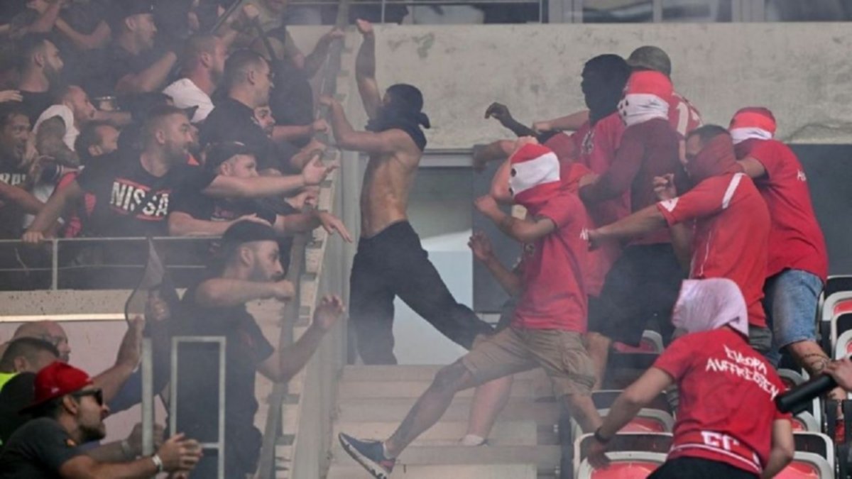 Brutal pelea entre ultras de Niza y Colonia