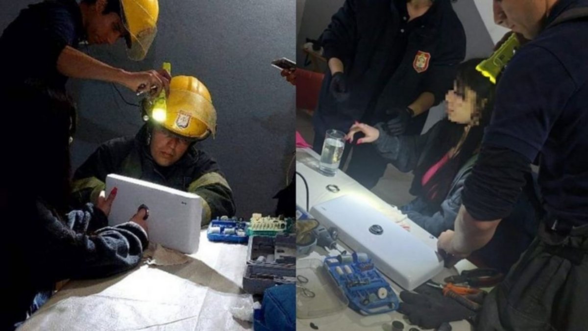 Centenario: tiró el botón del baño y quedó atrapada, llamaron a los bomberos