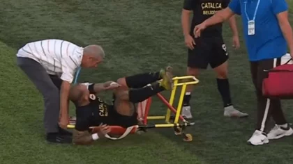 La rara “silla-camilla” del fútbol turco que se hizo viral