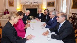 Fernández consiguió dólares y apunta a la ONU y Houston
