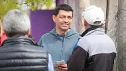 Puerta a puerta, Koopmann y los "azules" salieron a escuchar a las familias neuquinas