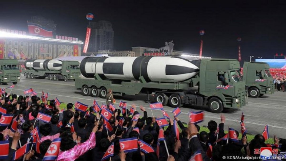 Corea del Norte lanzó un misil al mar de Japón y aumenta la tensión