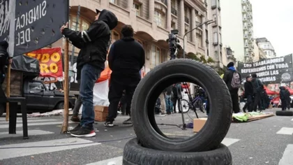Drástico: Massa amenazó con abrir las fronteras a los neumáticos extranjeros