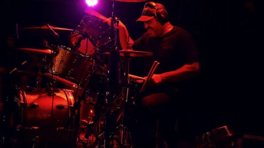 En pleno concierto murió Bin Valencia, baterista de Almafuerte