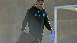 Al borde del descenso, Cipo se queda sin DT