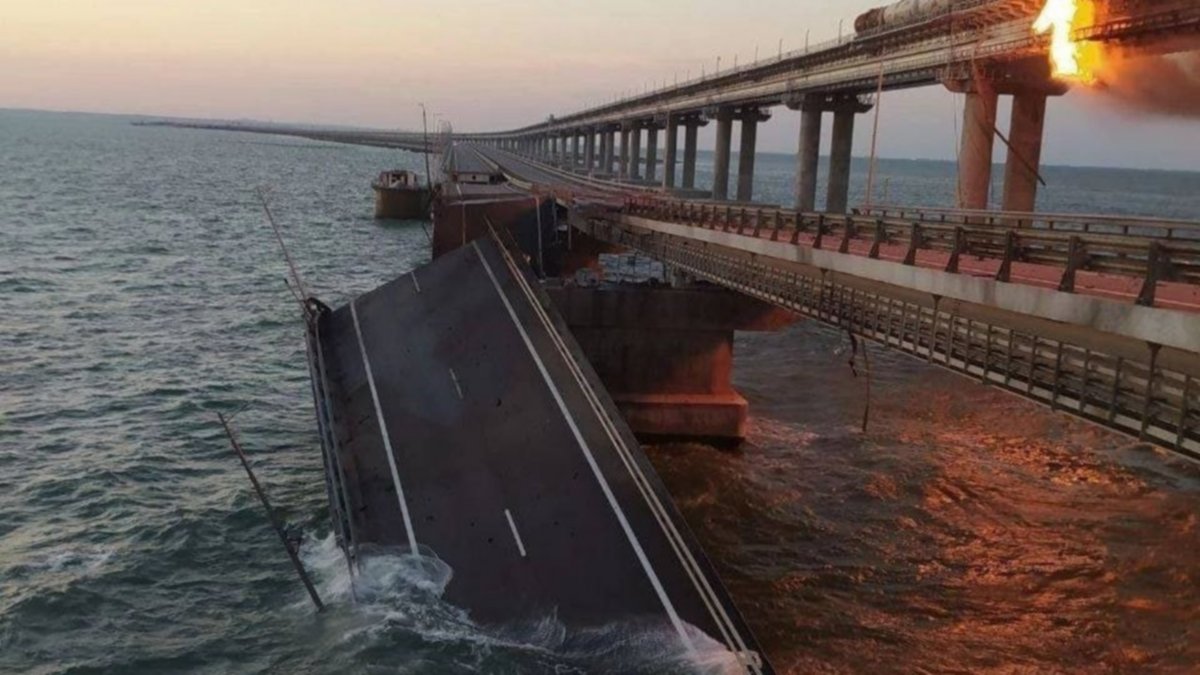 Golpe a Putin: explosión en el puente de Crimea, estratégico para el transporte de armas rusas