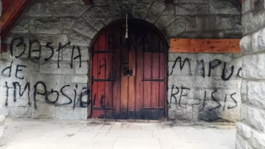 Juntos por el Cambio repudió las pintadas en Villa La Angostura