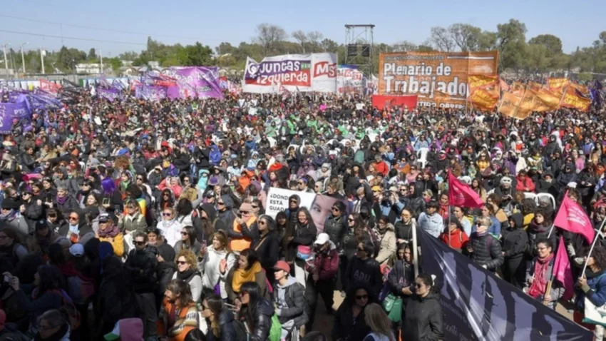 Como no hubo “tetazos” el encuentro de mujeres pasó desapercibido
