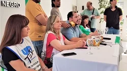 Gremios advierten a Carreras: “sin plata no hay paz social”
