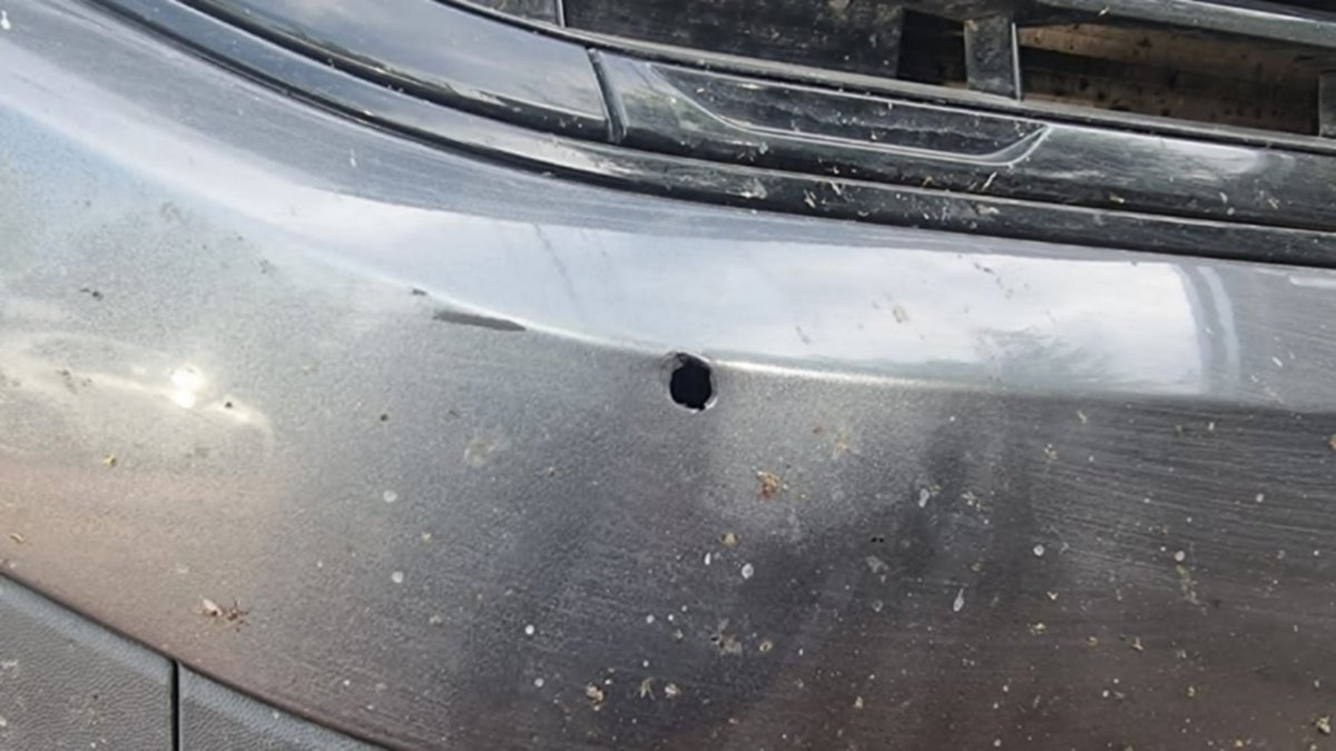 Le pegaron tres tiros al auto de un concejal