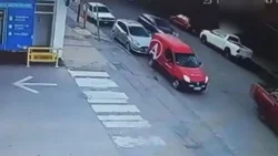 VIDEO: El cartero se descuidó y le robaron la camioneta