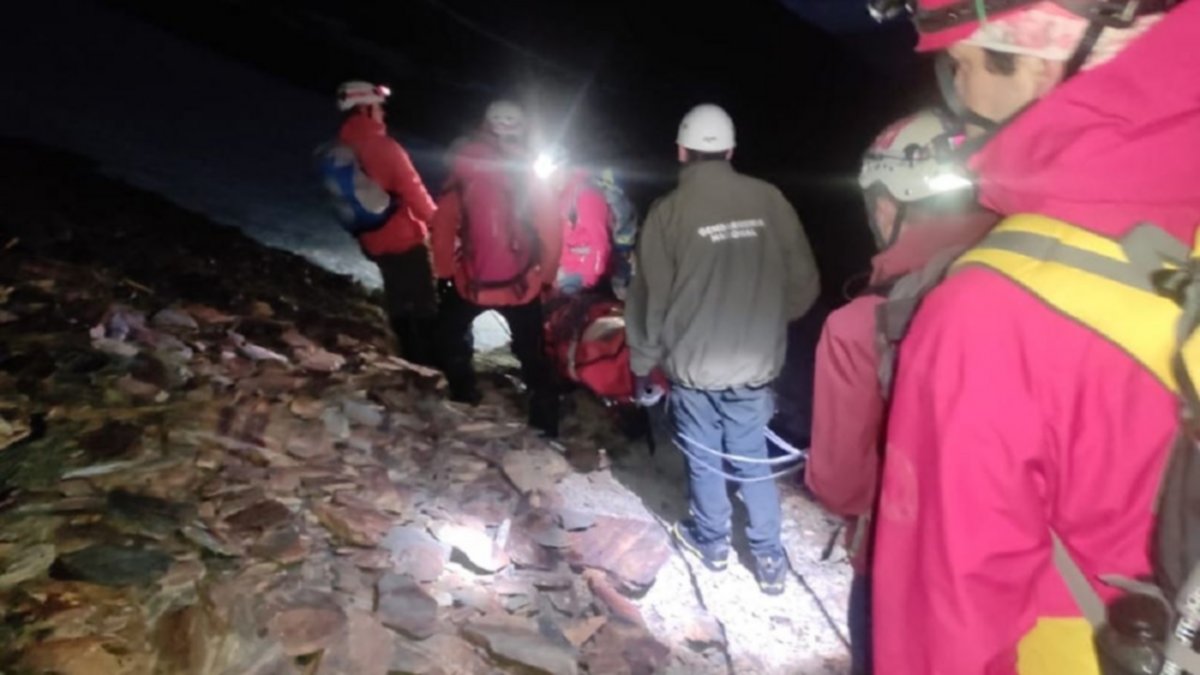 Rescataron el cuerpo del turista aplastado en una cueva de hielo