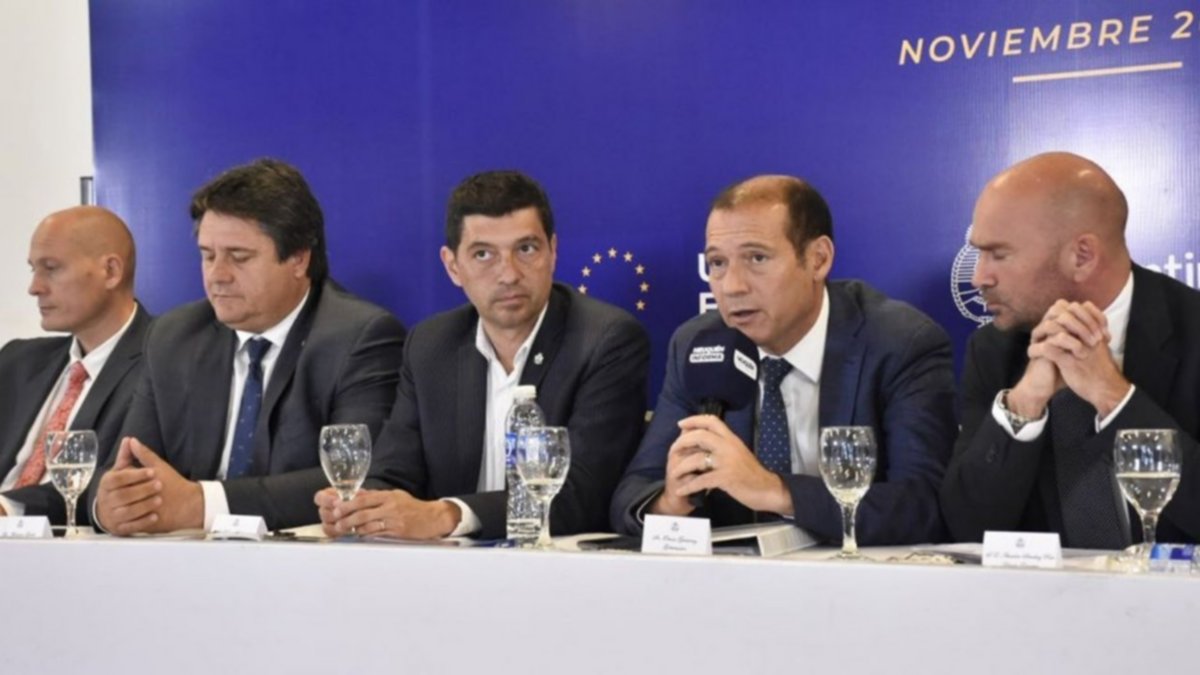 ¿Una planta para licuar el gas de Vaca Muerta y enviarlo a Europa?