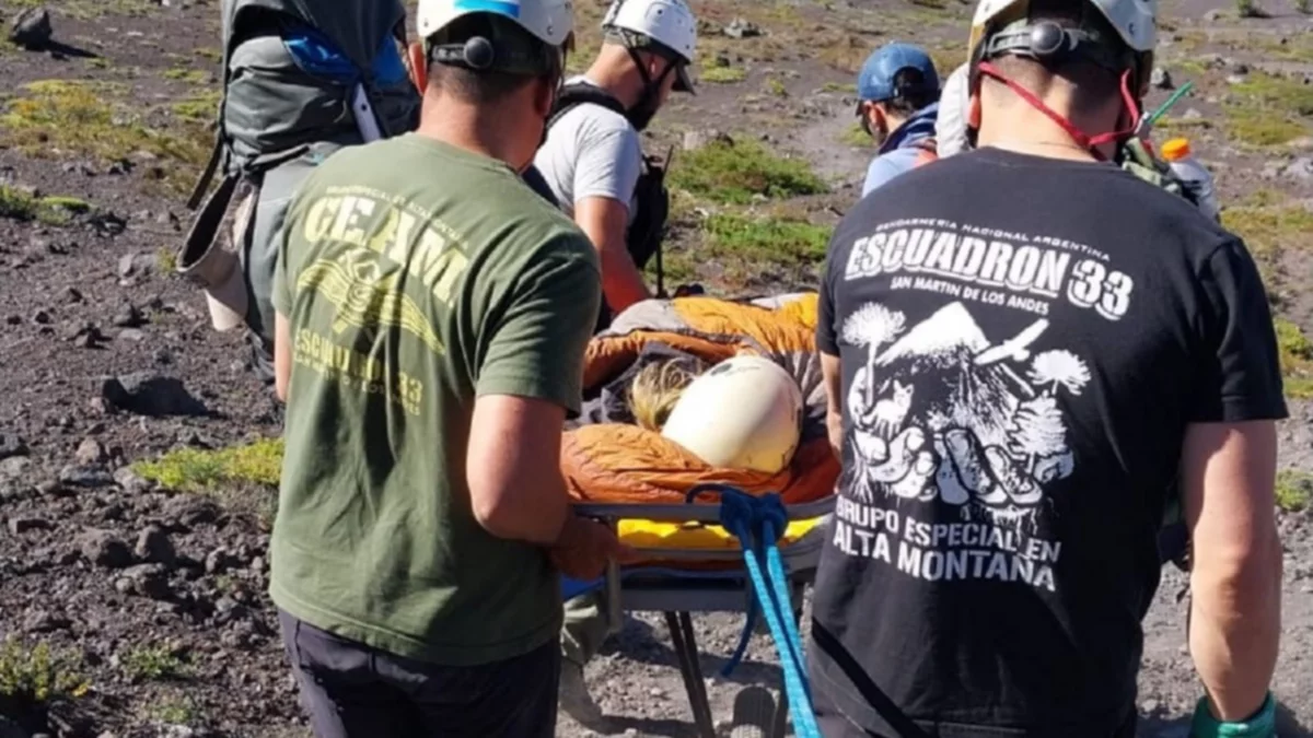 En el Lanín: una mujer se accidentó en medio del descenso