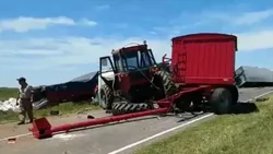 Un camión atropelló a un convoy cerealero