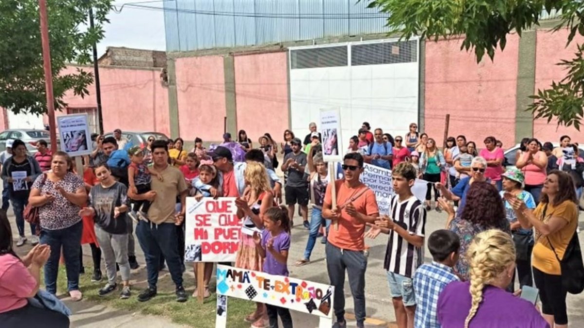 Cinco Saltos pidió justicia por Romina