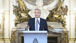 Fernández pidió que se investigue penalmente el "escándalo de los chats"