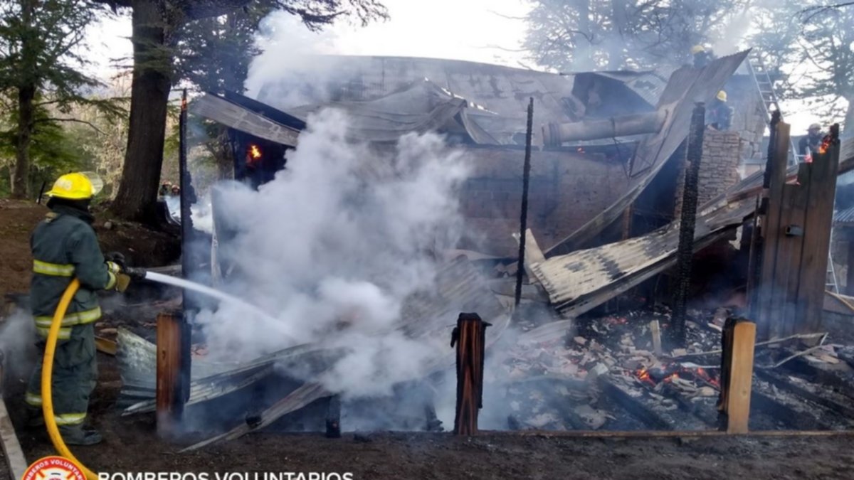 Devastador incendio en locales de San Martín de los Andes