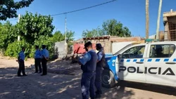 En Villa Ceferino ejecutaron a una joven en la puerta de su casa