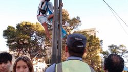 Festejos y descontrol total en Neuquén: destrozaron colectivos