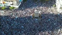 VIDEO: Con el Diego desde arriba, los neuquinos coparon las calles