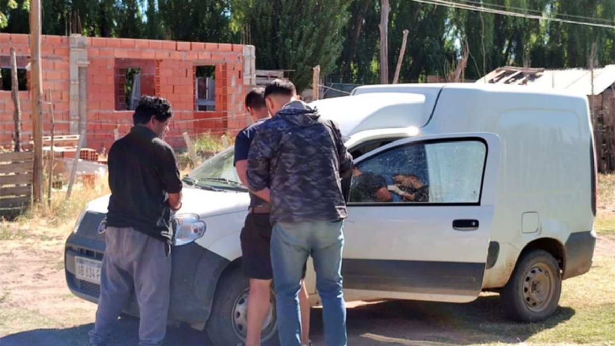 Cayó el padre de una viuda negra con una camioneta robada en Neuquén