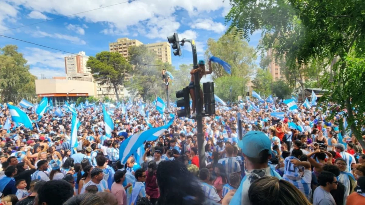Locura total: así festejó Neuquén el triunfo de la Scaloneta