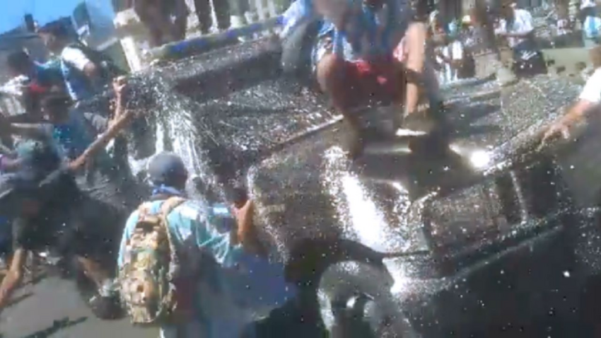 VIDEO: atacaron un vehículo de la Policía Federal