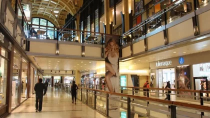 Las ventas navideñas, hacia abajo en comparación con 2021