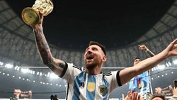 Furor por la camiseta con las tres estrellas