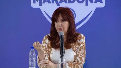Volvió Cristina y dijo que no competirá en 2023 porque “hay proscripción”