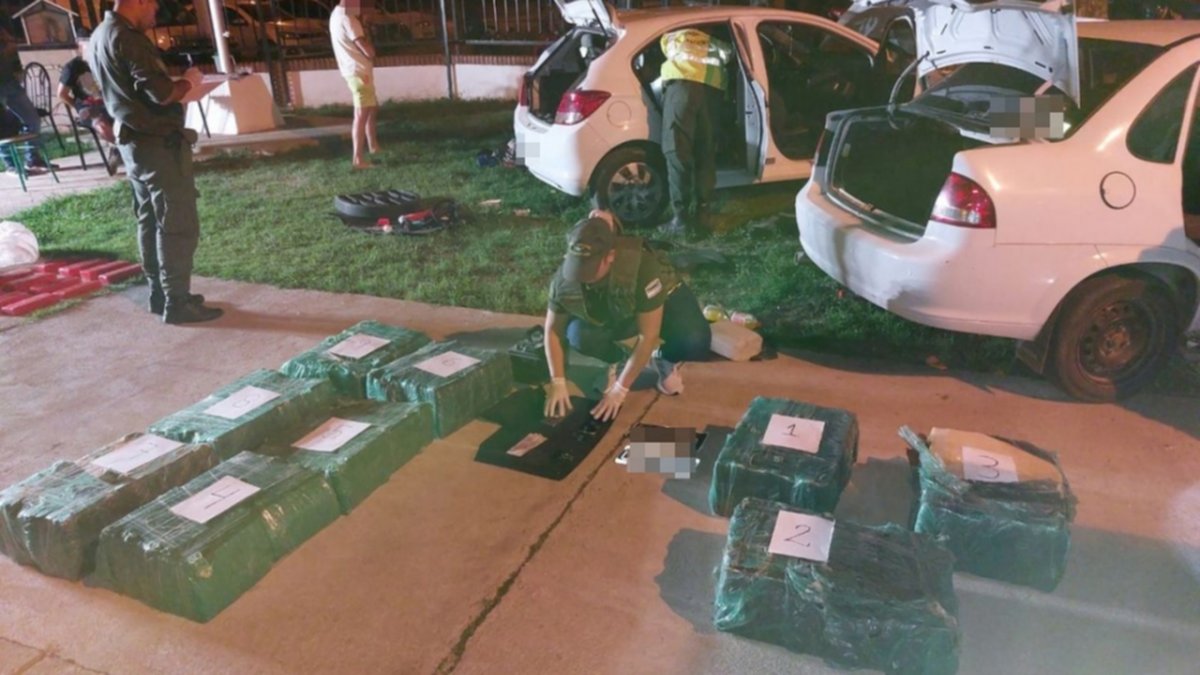 Los delató el olor: llevaban 500 kilos de marihuana en dos autos