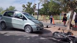 En contramano, chocaron contra un auto: dos heridos